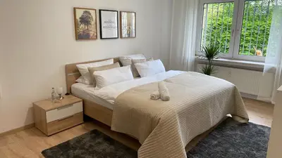 Ein Bett oder Betten in einem Zimmer der Unterkunft Apart70-Modern Design I Garden with Terrace I Smart TV I Free Parking I Free WiFi
