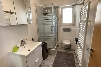 Ein Badezimmer in der Unterkunft Apart70-Modern Design I Garden with Terrace I Smart TV I Free Parking I Free WiFi