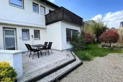 Ein Garten an der Unterkunft Apart70-Modern Design I Garden with Terrace I Smart TV I Free Parking I Free WiFi