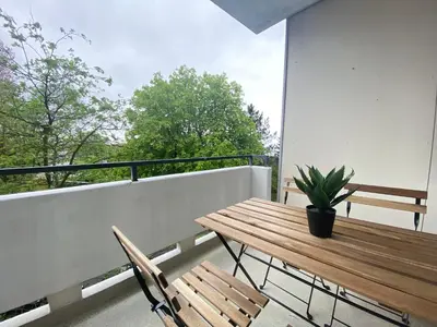 Ein Balkon oder eine Terrasse in der Unterkunft KYANIT APARTMENT: FREE PARKING + POOL + NETFLIX