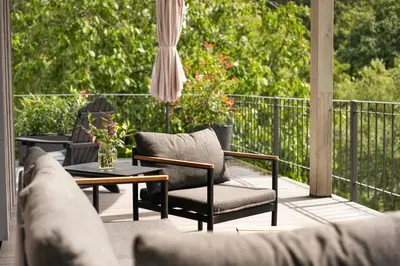 Ein Balkon oder eine Terrasse in der Unterkunft Forest Retreat Nature Residence nahe Köln- 160 m2, 2 Schlafzimmer und Blick ins Naturschutzgebiet