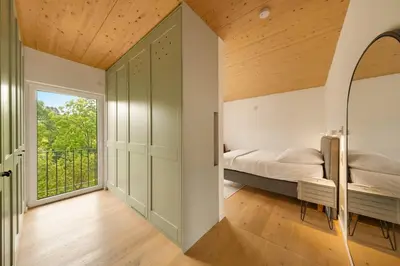Ein Bett oder Betten in einem Zimmer der Unterkunft Forest Retreat Nature Residence nahe Köln- 160 m2, 2 Schlafzimmer und Blick ins Naturschutzgebiet