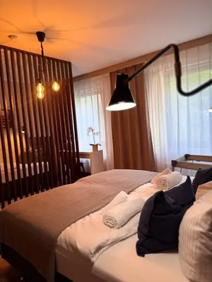 Ein Bett oder Betten in einem Zimmer der Unterkunft Zentrale Wohnung direkt am Hauptbahnhof - Bismarck