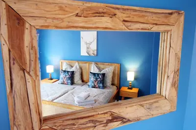 Ein Bett oder Betten in einem Zimmer der Unterkunft Wood Lodge mit Kinderzimmer I Messe l City l Flughafen l Hbf