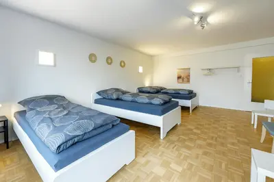 Ein Bett oder Betten in einem Zimmer der Unterkunft VAZ Apartments Freiheit 1 für Monteure und Fachkräfte, Küche, Balkon, TV, WLAN, Parkplatz, Autobahnähe
