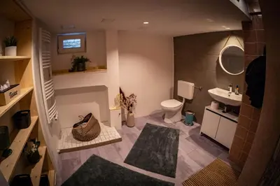 Ein Badezimmer in der Unterkunft Gemütliche 2-Zimmer Souterrain Wohnung