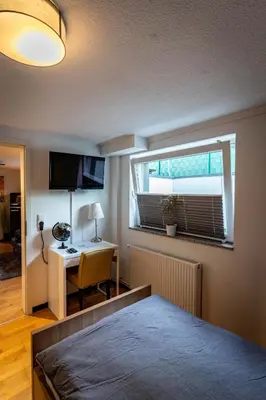 Ein Bett oder Betten in einem Zimmer der Unterkunft Gemütliche 2-Zimmer Souterrain Wohnung