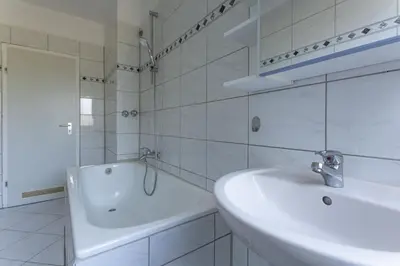 Ein Badezimmer in der Unterkunft T&K Apartments Oberhausen 2 room Apartments