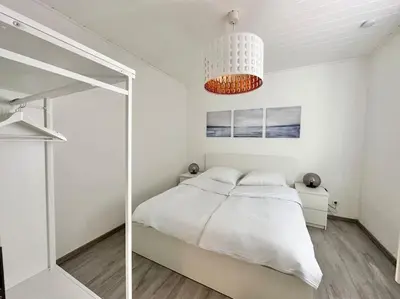 Ein Bett oder Betten in einem Zimmer der Unterkunft Möblierte Erdgeschoss-Wohnung mit Parkplatz in bester Lage des Stadtzentrums Herne, WLAN, Netflix- Super Autobahn-und ÖPNV-Anbindung