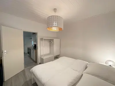 Ein Bett oder Betten in einem Zimmer der Unterkunft Möblierte Erdgeschoss-Wohnung mit Parkplatz in bester Lage des Stadtzentrums Herne, WLAN, Netflix- Super Autobahn-und ÖPNV-Anbindung