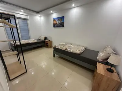 Ein Bett oder Betten in einem Zimmer der Unterkunft Exklusive Flughafen-Messe Apartment nähe Düsseldorf