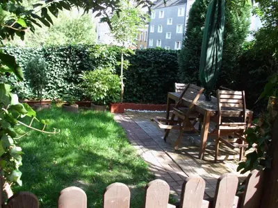 Ein Garten an der Unterkunft Lovely Apartment 2 Et Inkl Parkplatz nach Verfügbarkeit