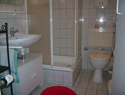 Ein Badezimmer in der Unterkunft Gemütliches Zimmer 2 Et Inkl Parkplatz nach Verfügbarkeit
