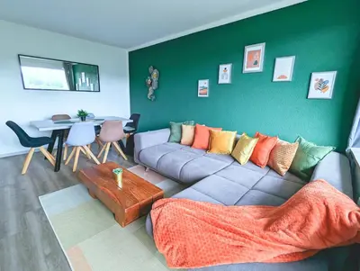 Ein Sitzbereich in der Unterkunft Schöne Wohnung mit Balkon/Parkplatz/Aufzug