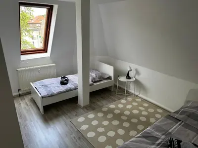 Ein Bett oder Betten in einem Zimmer der Unterkunft A&V Apartments Schöne Dachgeschoss Wohnung Apt Sterne