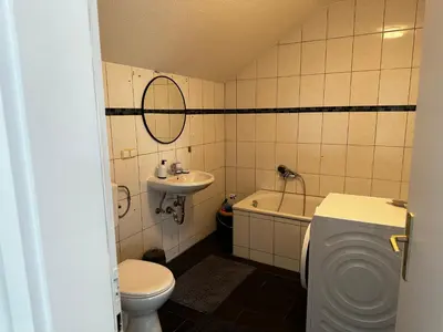 Ein Badezimmer in der Unterkunft A&V Apartments Schöne Dachgeschoss Wohnung Apt Sterne