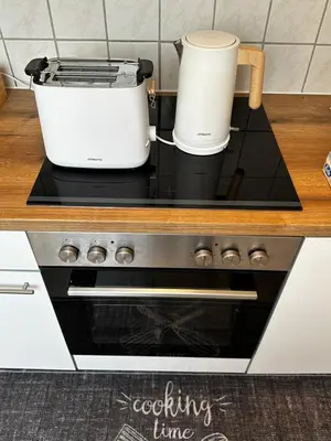 Küche/Küchenzeile in der Unterkunft A&V Apartments Schöne Dachgeschoss Wohnung Apt Sterne