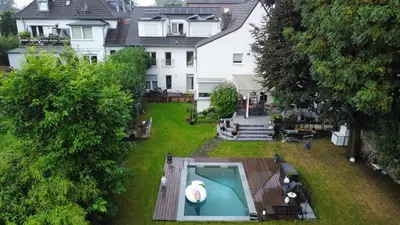 Ein Garten an der Unterkunft Moers City Apartments