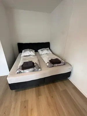 Ein Bett oder Betten in einem Zimmer der Unterkunft Apartment City und Stadionnah