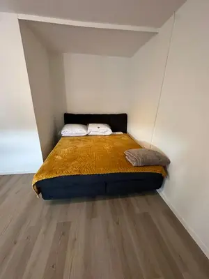 Ein Bett oder Betten in einem Zimmer der Unterkunft Apartment City und Stadionnah