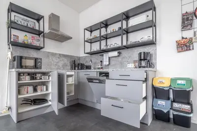 Küche/Küchenzeile in der Unterkunft WORKER'S HOME F7 - Haus mit 4 Schlafzimmern für 8 Personen