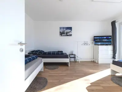 Ein Bett oder Betten in einem Zimmer der Unterkunft VAZ Apartments Home-at-Work für Monteure und Fachkräfte TV, WLAN, Balkon, Küche, Parkplatz