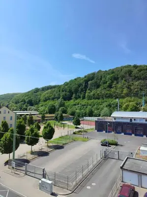 Ein allgemeiner Bergblick oder ein Berglick von der Ferienwohnung aus