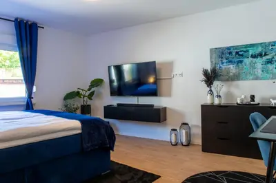 Ein Bett oder Betten in einem Zimmer der Unterkunft Uniklinik-Nähe Modernes Apartment, mit Balkon