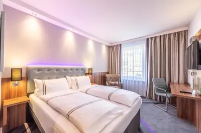 Ein Bett oder Betten in einem Zimmer der Unterkunft Premier Inn Düsseldorf City Centre
