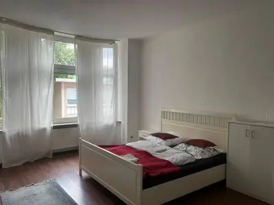 Ein Bett oder Betten in einem Zimmer der Unterkunft 3 Zimmer Mietwohnung nähe HBF