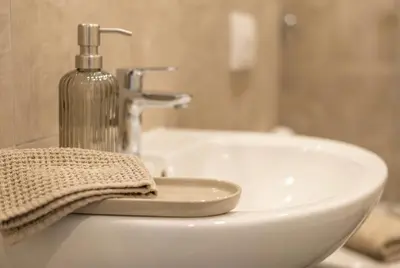 Ein Badezimmer in der Unterkunft MILPAU Wuppertal 1 - Modernes Studio mit privater Terrasse & Queensize-Bett