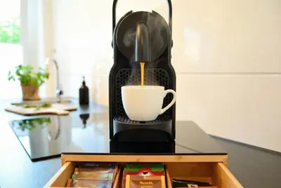 Kaffee-/Teezubehör in der Unterkunft MILPAU Wuppertal 1 - Modernes Studio mit privater Terrasse & Queensize-Bett