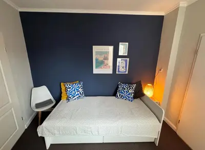 Ein Bett oder Betten in einem Zimmer der Unterkunft Huge apartment with Sauna and free parking