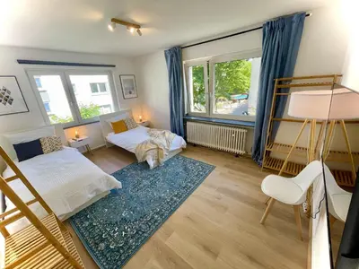 Ein Bett oder Betten in einem Zimmer der Unterkunft Große 80qm 3 Zimmer Wohnung, nahe Messe & Klinikum, 2x 55
