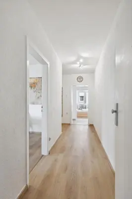 Ein Bett oder Betten in einem Zimmer der Unterkunft Große 80qm 3 Zimmer Wohnung, nahe Messe & Klinikum, 2x 55
