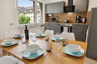 Küche/Küchenzeile in der Unterkunft Große 80qm 3 Zimmer Wohnung, nahe Messe & Klinikum, 2x 55