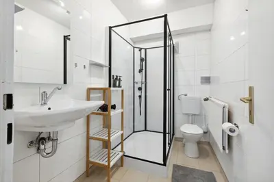 Ein Badezimmer in der Unterkunft Große 80qm 3 Zimmer Wohnung, nahe Messe & Klinikum, 2x 55