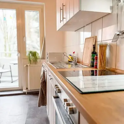 Gockel Homes - Zentral mit Balkon & Netflix