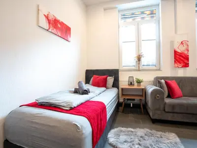 Ein Bett oder Betten in einem Zimmer der Unterkunft Serviceroom24 - Apartment 1 in Recklinghausen Hoch WLAN - Smart-TV - 24-7 Check-in und Küche