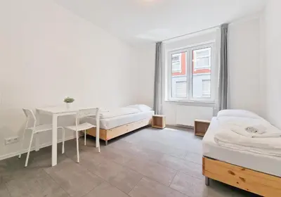 Ein Bett oder Betten in einem Zimmer der Unterkunft Tolstov Apartments - 3 and 4 Room Monteur Apartments