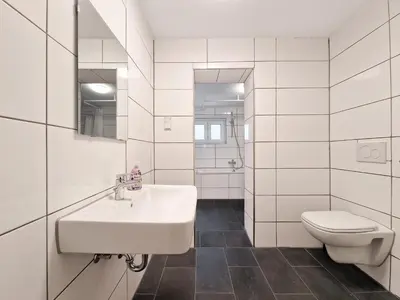 Ein Badezimmer in der Unterkunft Tolstov Apartments - 3 and 4 Room Monteur Apartments