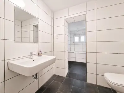 Ein Badezimmer in der Unterkunft Tolstov Apartments - 3 and 4 Room Monteur Apartments