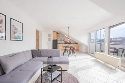 Ein Sitzbereich in der Unterkunft FeWo Gladbeck - Moderne und geräumige 2 Zimmerwohnung mit Süd-Balkon in Gladbeck-Brauck nähe Movie Park und Arena AufSchalke
