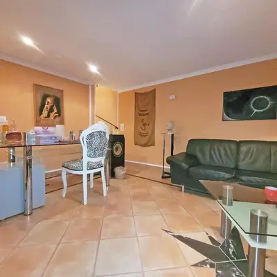 Ein Sitzbereich in der Unterkunft Apartment close to nature,airport, fair