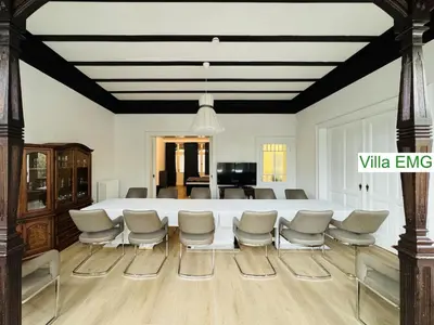 Ein Sitzbereich in der Unterkunft Ferienhaus Villa EMG Velbert nah Düsseldorf Essen Dortmund, Familien Gruppen bis 27 Personen, 3 Küchen, Kaminofen, Terrasse