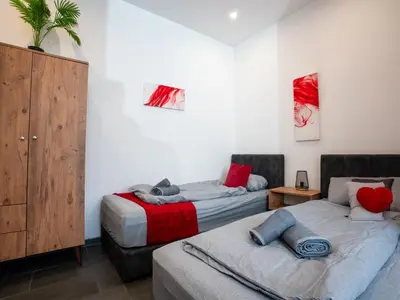 Ein Bett oder Betten in einem Zimmer der Unterkunft Serviceroom24 - Apartment 3 in Recklinghausen Hoch WLAN - Smart-TV - 24-7 Check-in und Küche
