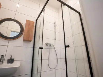 Ein Badezimmer in der Unterkunft Serviceroom24 - Apartment 3 in Recklinghausen Hoch WLAN - Smart-TV - 24-7 Check-in und Küche