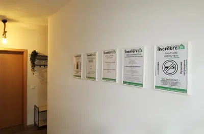 Ein Zertifikat, Auszeichnung, Logo oder anderes Dokument, das in der Unterkunft Livemore24 - Apartment 2 in Duisburg WLAN - Smart-TV - 24-7 Check-in und Küche ausgestellt ist