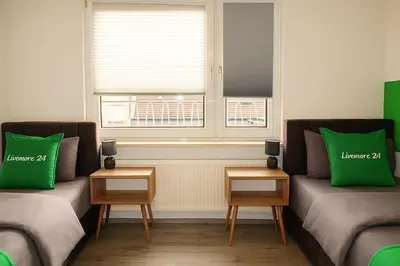 Ein Sitzbereich in der Unterkunft Livemore24 - Apartment 2 in Duisburg WLAN - Smart-TV - 24-7 Check-in und Küche