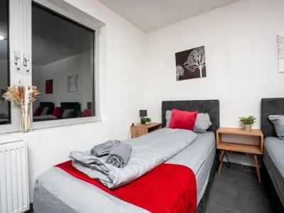 Ein Bett oder Betten in einem Zimmer der Unterkunft Serviceroom24 - Apartment 1 in Recklinghausen WLAN - Smart-TV - 24-7 Check-in und Küche